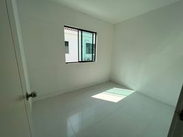 3 Schlafzimmer Reihenhaus zu vermieten im Baan Pruksa 83 Boromratchonnanee-Sai 5, Bang Toei, Sam Phran