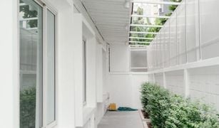 4 Schlafzimmern Reihenhaus zu verkaufen in Khlong Toei Nuea, Bangkok 
