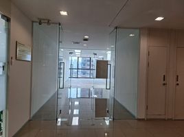 92 кв.м. Office for rent at Thanapoom Tower, Makkasan, Ратчатхещи, Бангкок