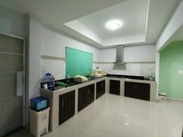 2 Bedroom Townhouse for sale in Mueang Prachin Buri, Prachin Buri, Rop Mueang, Mueang Prachin Buri
