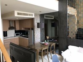 1 спален Кондо в аренду в The Emporio Place, Khlong Tan