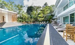 Фото 2 of the Communal Pool at The Trees Residence