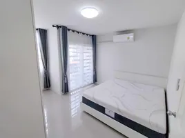 2 Schlafzimmer Reihenhaus zu verkaufen im Golden Town Laemchabang-Srisuvit, Bang Lamung