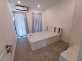 3 Schlafzimmer Reihenhaus zu vermieten im East Bangtao Ville, Thep Krasattri