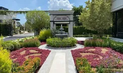 写真 2 of the Communal Garden Area at Narasiri Phahol - Watcharapol