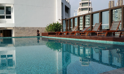 Фото 2 of the Communal Pool at Urbana Langsuan