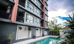 Photos 3 of the Communal Pool at S-Fifty Condominium