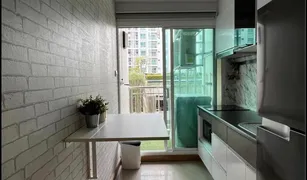1 Bedroom Condo for sale in Huai Khwang, Bangkok Supalai Wellington 2