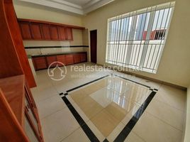 4 Schlafzimmer Villa zu verkaufen in Chamkar Mon, Phnom Penh, Boeng Keng Kang Ti Bei