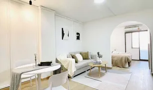 Studio Condo for sale in Chantharakasem, Bangkok Baan Phrayapirom-Ratchada
