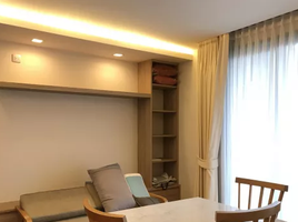 1 Schlafzimmer Wohnung zu vermieten im Via Botani, Khlong Tan Nuea, Watthana