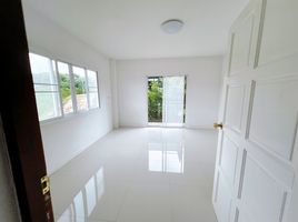 3 Bedroom Townhouse for sale in Ban Noen, Lom Kao, Ban Noen