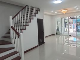 3 Bedroom Townhouse for sale at Baan Piyawararom 1, Bang Bua Thong