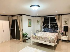 5 Schlafzimmer Villa zu vermieten im Royal Nakarin Villa, Nong Bon