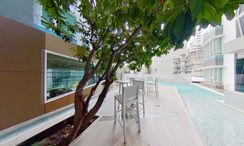 Photo 4 of the Communal Pool at The Crest Sukhumvit 49