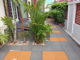5 Schlafzimmer Haus zu verkaufen in Huai Khwang, Bangkok, Sam Sen Nok, Huai Khwang