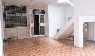 3 Bedrooms Townhouse for sale in Phra Khanong, Bangkok 