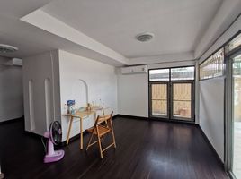 2 Schlafzimmer Haus zu vermieten in Huai Khwang, Bangkok, Huai Khwang, Huai Khwang