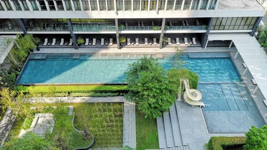 Фото 1 of the สระว่ายน้ำ at Noble Ploenchit