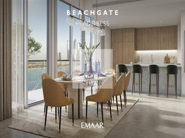 4 बेडरूम अपार्टमेंट for sale at Beachgate by Address, EMAAR Beachfront, दुबई हार्बर