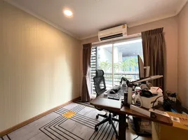 3 спален Кондо в аренду в Lumpini Suite Sukhumvit 41, Khlong Tan Nuea, Щаттхана