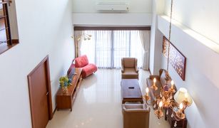 Квартира, 3 спальни на продажу в Bang Na, Бангкок Lasalle Suites & Spa Hotel