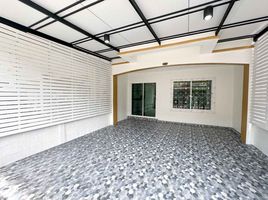 3 Schlafzimmer Reihenhaus zu verkaufen im K.C. Ramintra 1, Sam Wa Tawan Tok