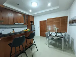 2 Schlafzimmer Reihenhaus zu verkaufen in Thalang, Phuket, Si Sunthon