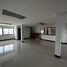 5 Bedroom Whole Building for rent in Krung Thon Buri BTS, Khlong Ton Sai, Bang Lamphu Lang