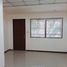 2 Schlafzimmer Reihenhaus zu verkaufen im Baan Poonsinthani 1, Khlong Song Ton Nun