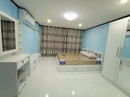 1 Bedroom Condo for rent at Diamond Tower, Si Lom