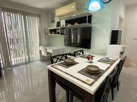 2 Bedroom Apartment for rent at Chanarat Place, Khlong Toei Nuea