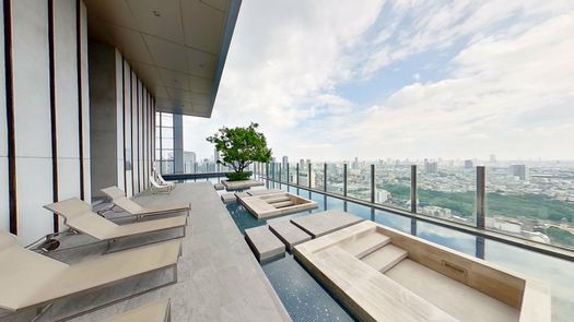 3D视图 of the Gemeinschaftspool at The Diplomat Sathorn