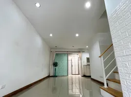 3 спален Таунхаус на продажу в Pruksa Town Nexts Loft Pinklao-Sai 4, Krathum Lom, Sam Phran, Nakhon Pathom