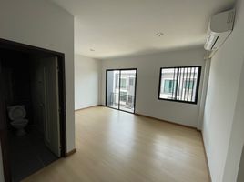 3 Bedroom Townhouse for rent at City Link Rama 9-Srinakarin, Saphan Sung