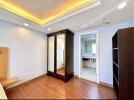 2 Bedroom Condo for rent at Somkid Gardens, Lumphini