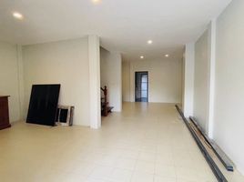 3 Bedroom Townhouse for sale at Sakaewan, Ban Kum, Mueang Phetchaburi, Phetchaburi