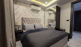Кондо, 2 спальни на продажу в Nong Prue, Паттая Arcadia Millennium Tower