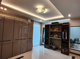 9 Bedroom House for sale in Bangkok, Bang Chak, Phra Khanong, Bangkok