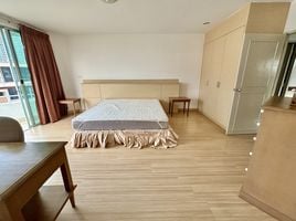 2 Schlafzimmer Appartement zu vermieten im P.W.T Mansion, Khlong Toei