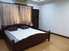 3 Bedroom Apartment for rent at The Apartment in Sukhumvit 20, Khlong Toei, Khlong Toei