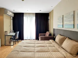 1 Bedroom Apartment for rent at Nantiruj Tower, Khlong Toei