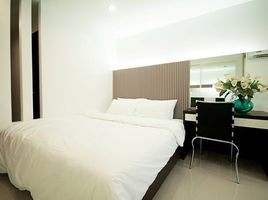 Studio Wohnung zu vermieten im Bangna Service Apartment, Bang Na