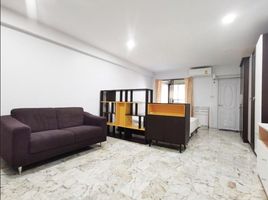 Studio Appartement zu verkaufen im Grand Park Town, Wang Thonglang