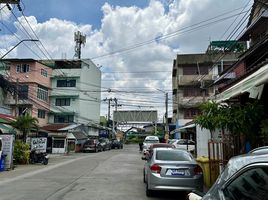 2 Schlafzimmer Ganzes Gebäude zu verkaufen in Mueang Samut Prakan, Samut Prakan, Thepharak