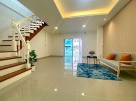 2 Schlafzimmer Reihenhaus zu verkaufen im Naruemon Villa 3, Bueng Sanan, Thanyaburi, Pathum Thani