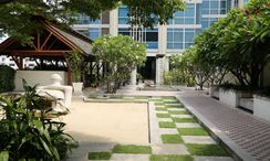 Фото 3 of the Communal Garden Area at Athenee Residence