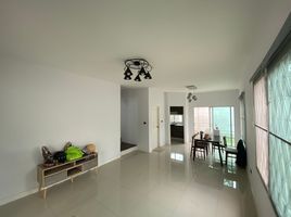 3 Schlafzimmer Reihenhaus zu verkaufen im Town Avenue Vibhavadi 60, Talat Bang Khen
