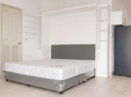 1 Schlafzimmer Wohnung zu vermieten im Baan Sathorn Chaophraya, Khlong Ton Sai, Khlong San