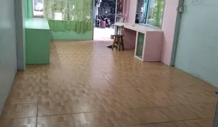 Таунхаус, 3 спальни на продажу в Khlong Tan Nuea, Бангкок 